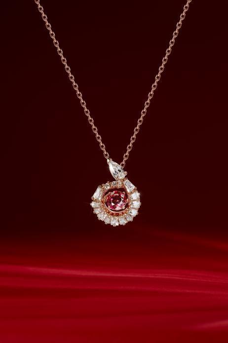 上Swarovski Snake系列绽放