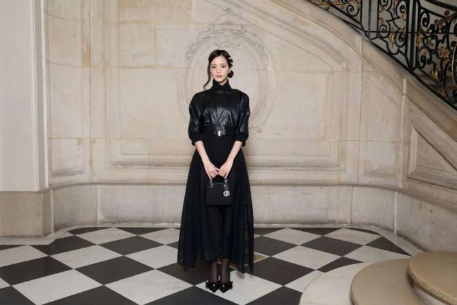 stian Dior 2025春夏高订秀AG真人国际借花为引梦游她境 Chri(图1)