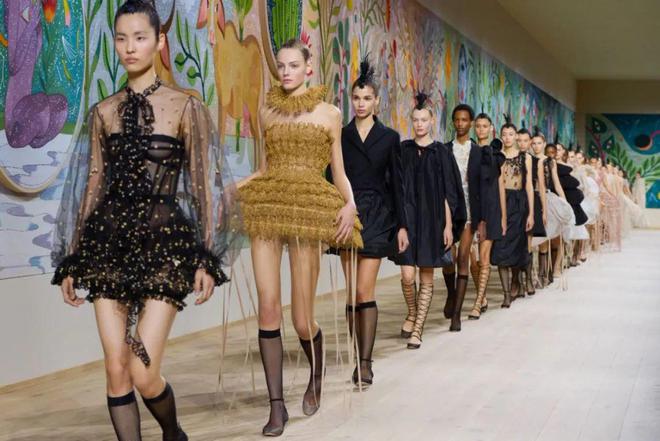 stian Dior 2025春夏高订秀AG真人国际借花为引梦游她境 Chri(图13)