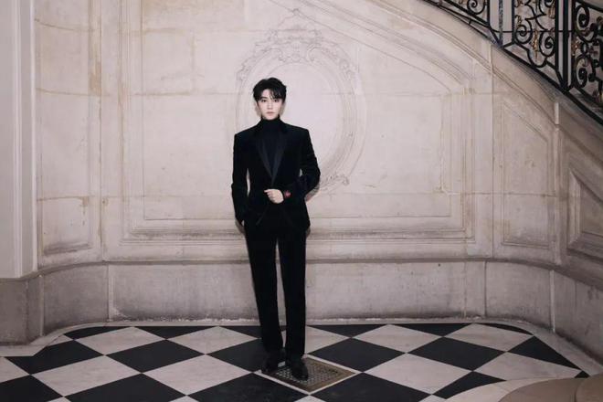 stian Dior 2025春夏高订秀AG真人国际借花为引梦游她境 Chri(图12)