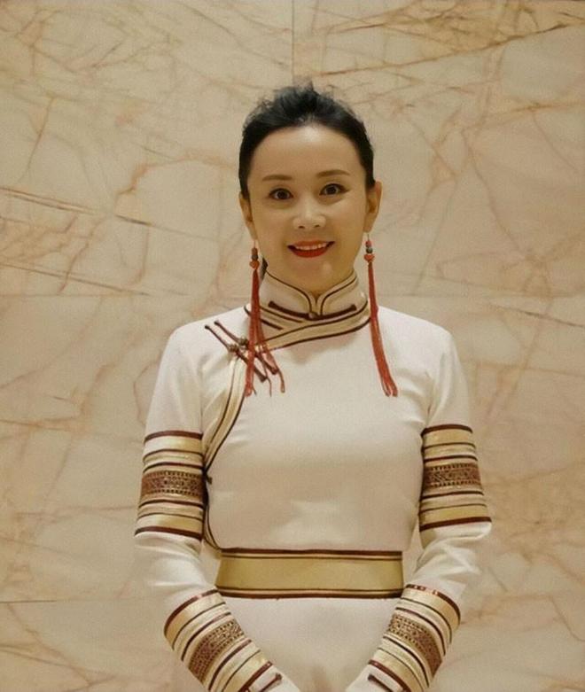 才发现岁月从不败美人60岁反而更美AG真人百家乐看了娜仁花的老年打扮(图4)