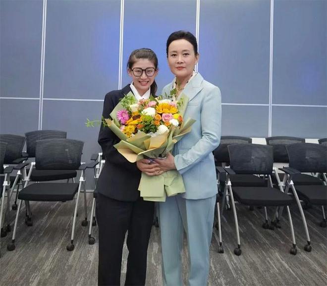 才发现岁月从不败美人60岁反而更美AG真人百家乐看了娜仁花的老年打扮(图11)