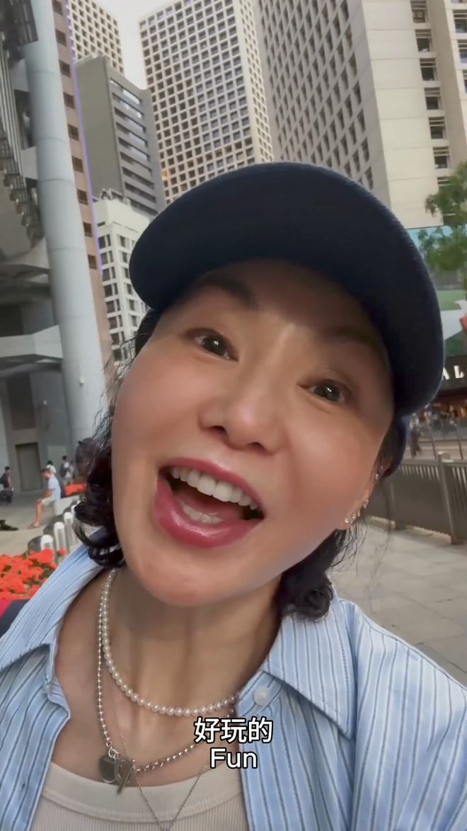火遍全网60岁依然是大家最爱的穿衣榜样AG真人百家家乐app张曼玉的平价穿搭(图13)