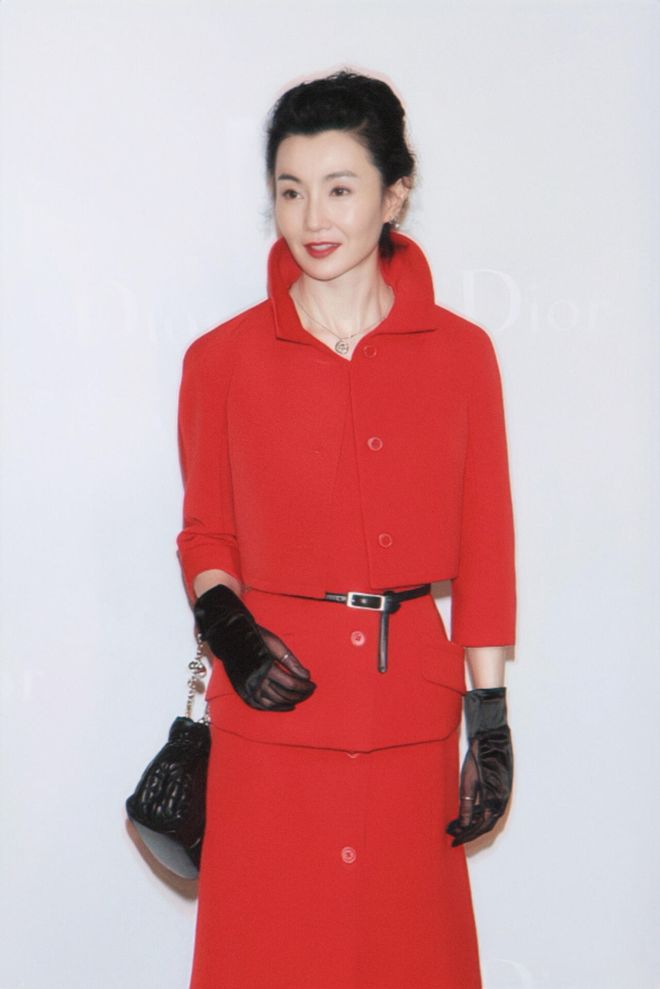 火遍全网60岁依然是大家最爱的穿衣榜样AG真人百家家乐app张曼玉的平价穿搭(图32)