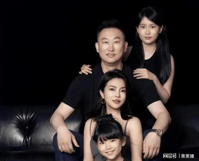升级青岛队主帅私生活引关注。AG真人app刘维伟离婚风波(图2)
