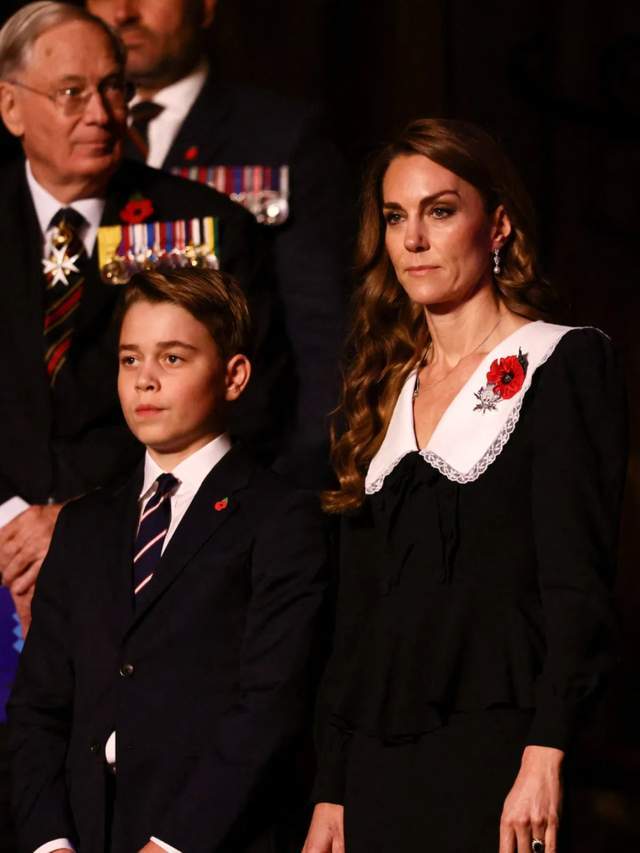 娃领大衣清新脱俗乔治王子当护花使者AG真人娱乐凯特王妃走少女路线娃(图4) 娃领大衣清新脱俗乔治王子当护花使者AG真人娱乐凯特王妃走少女路线娃(图4)