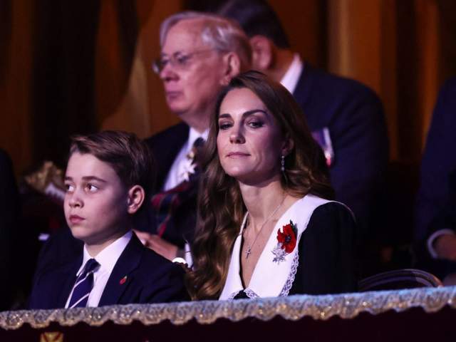 娃领大衣清新脱俗乔治王子当护花使者AG真人娱乐凯特王妃走少女路线娃(图7) 娃领大衣清新脱俗乔治王子当护花使者AG真人娱乐凯特王妃走少女路线娃(图7)