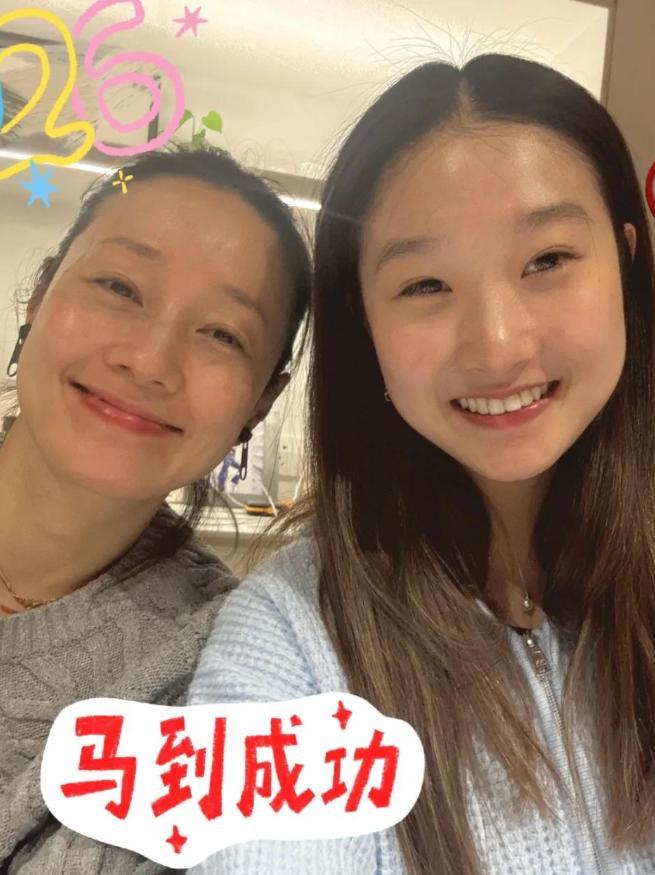 全家福！和大女儿素颜合影好温馨被耳环抢镜AG真人百家家乐AP